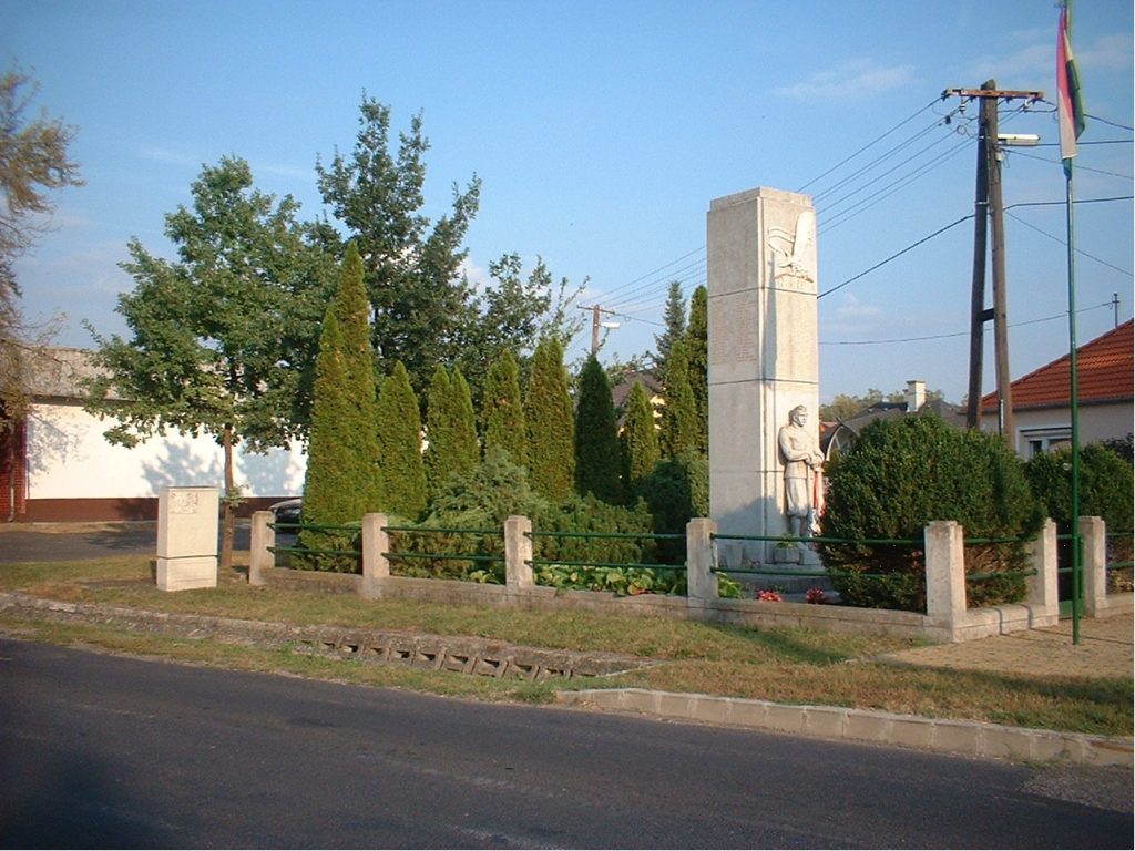 Hősök szobrának gondozása